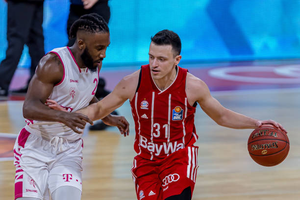 却多了几分 却多了几分